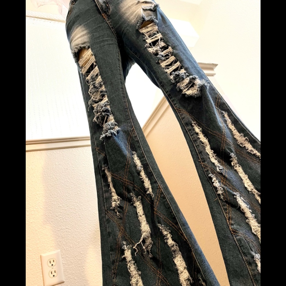 NEW!!! 26 & 27 Sexy Stretchy 2% Elastic High Waisted Ripped Ladder Flare Jeans - Picture 4 of 7